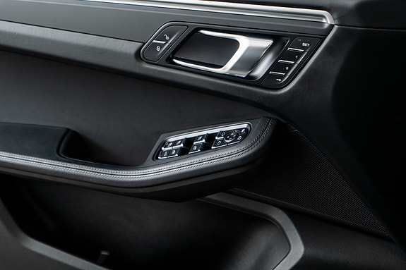 Porsche Macan 11 of 28