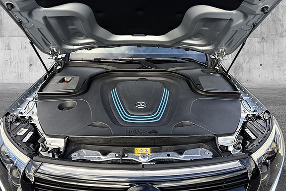 Mercedes-Benz EQC400 17 of 19