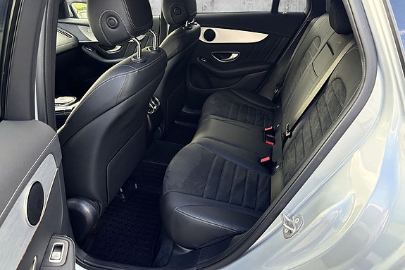 Mercedes-Benz EQC400 12 of 19