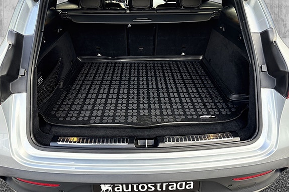 Mercedes-Benz EQC400 11 of 19