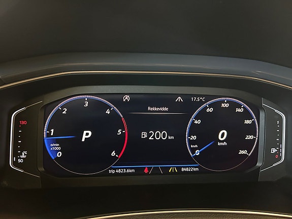 Volkswagen T-Roc 28 of 30