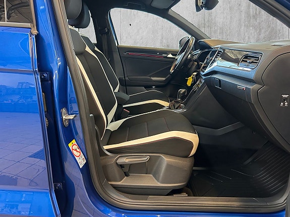 Volkswagen T-Roc 17 of 30