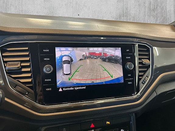 Volkswagen T-Roc 22 of 30