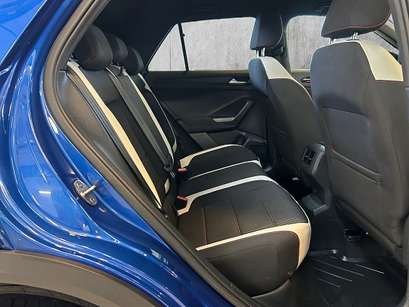 Volkswagen T-Roc 16 of 30