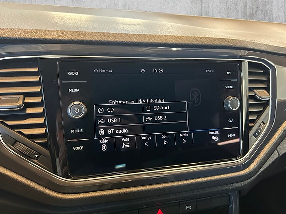 Volkswagen T-Roc 24 of 30