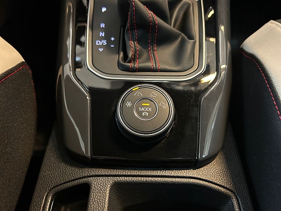 Volkswagen T-Roc 27 of 30