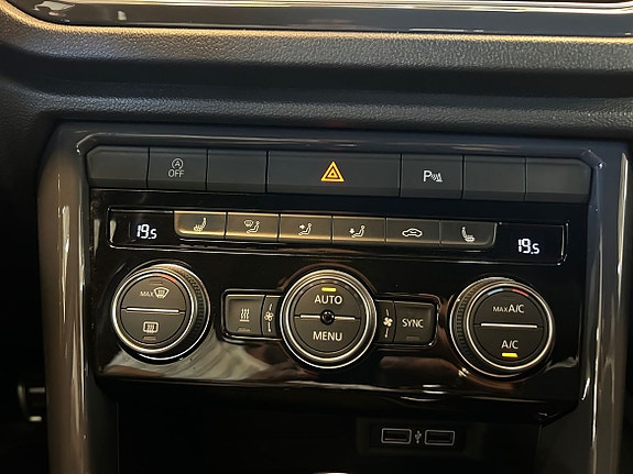 Volkswagen T-Roc 26 of 30