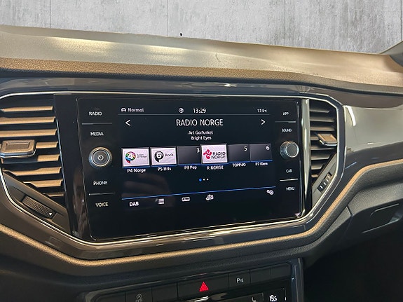 Volkswagen T-Roc 21 of 30