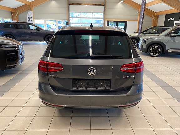 Volkswagen Passat 8 of 18