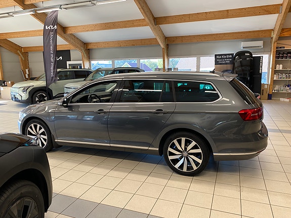Volkswagen Passat 5 of 18