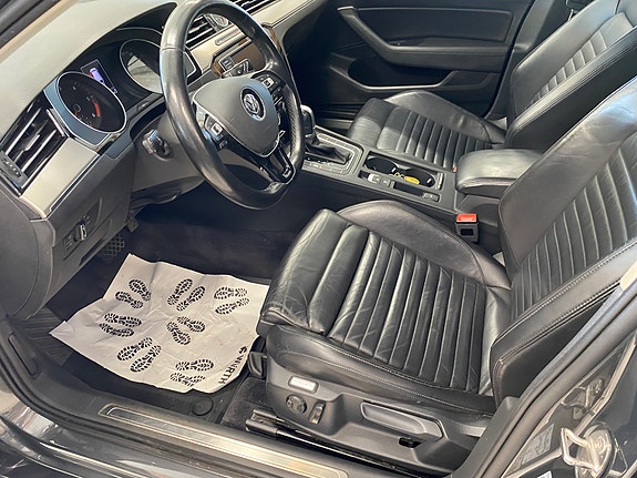 Volkswagen Passat 11 of 18