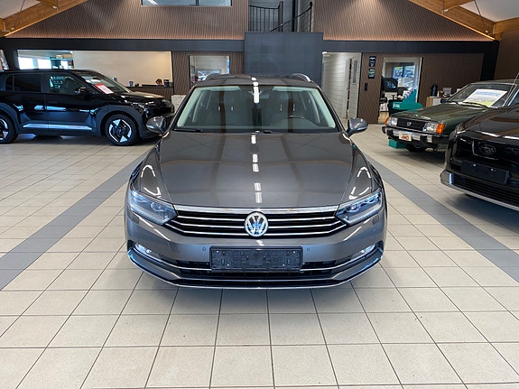 Volkswagen Passat 2 of 18