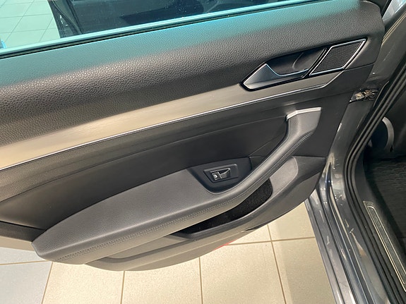 Volkswagen Passat 15 of 18
