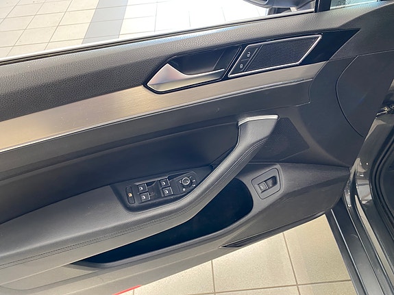 Volkswagen Passat 13 of 18
