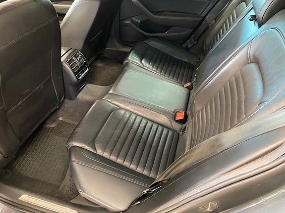 Volkswagen Passat 14 of 18
