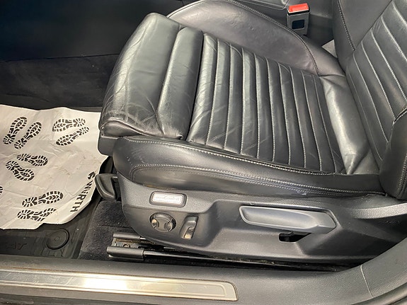 Volkswagen Passat 12 of 18