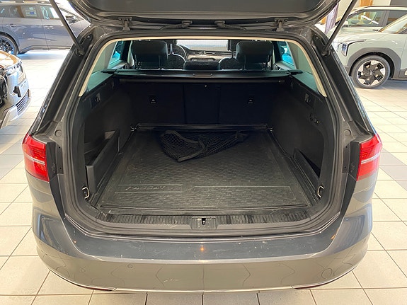 Volkswagen Passat 9 of 18