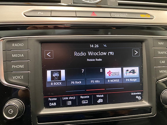 Volkswagen Passat 16 of 18