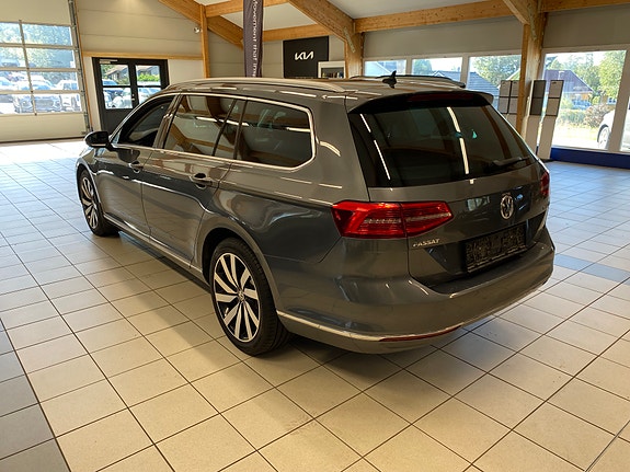 Volkswagen Passat 6 of 18