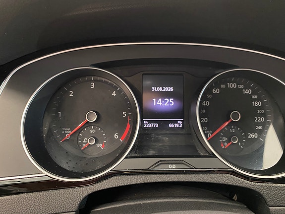Volkswagen Passat 18 of 18