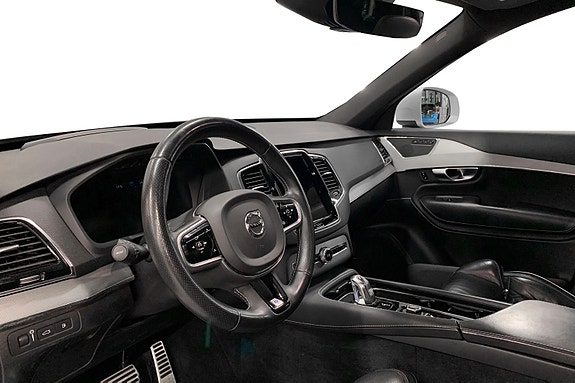 Volvo XC90 10 of 15