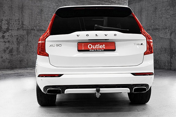 Volvo XC90 8 of 15