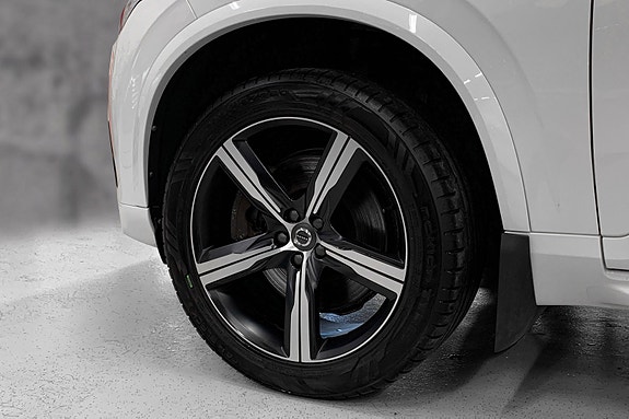 Volvo XC90 2 of 15