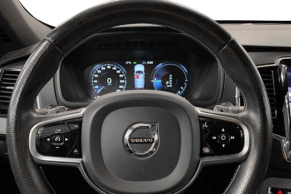 Volvo XC90 11 of 15