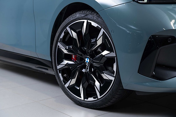 BMW i5 3 of 30