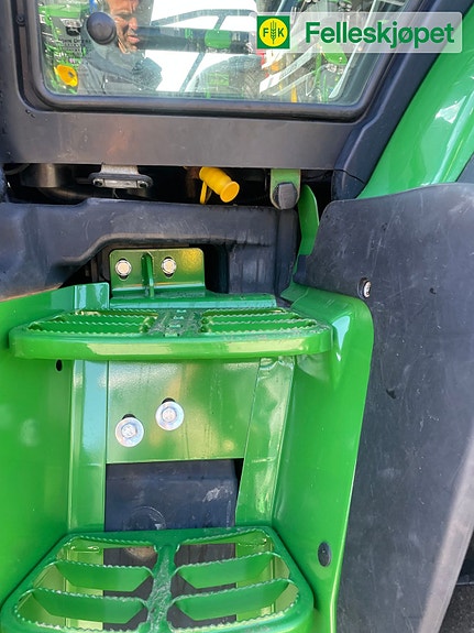 John Deere 6250R 50 KM Ultimate front hydr og pto, auto trac ready, luftbrems++ 14 of 22