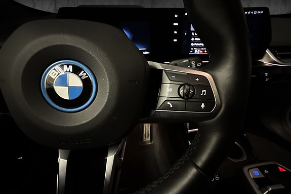 BMW iX1 14 of 25