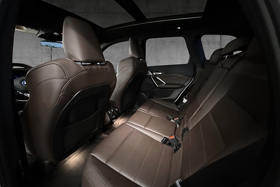 BMW iX1 22 of 25