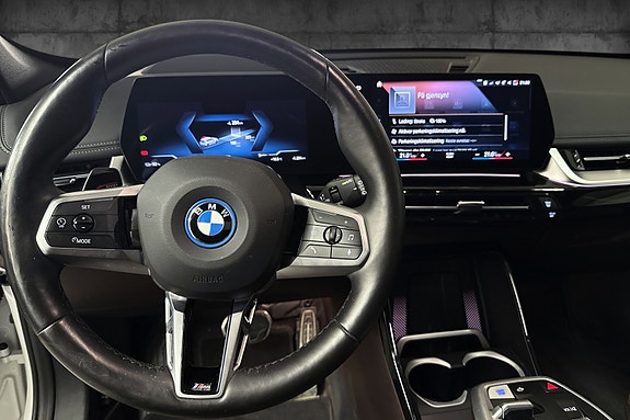 BMW iX1 11 of 25