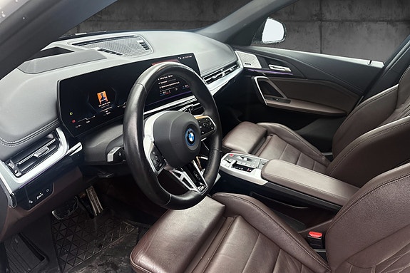 BMW iX1 9 of 25