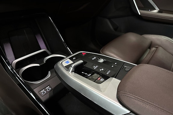 BMW iX1 21 of 25