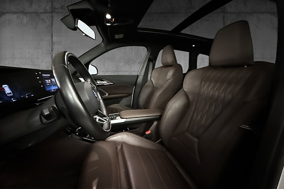 BMW iX1 8 of 25