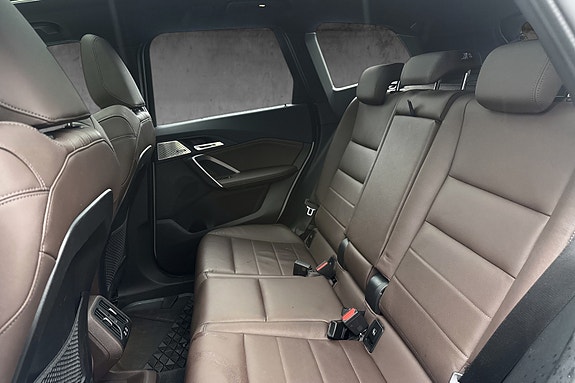 BMW iX1 23 of 25