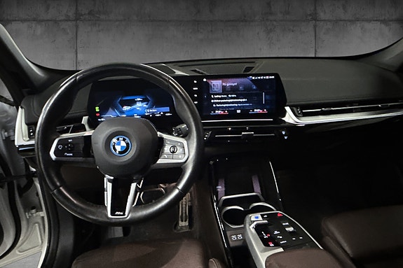 BMW iX1 10 of 25