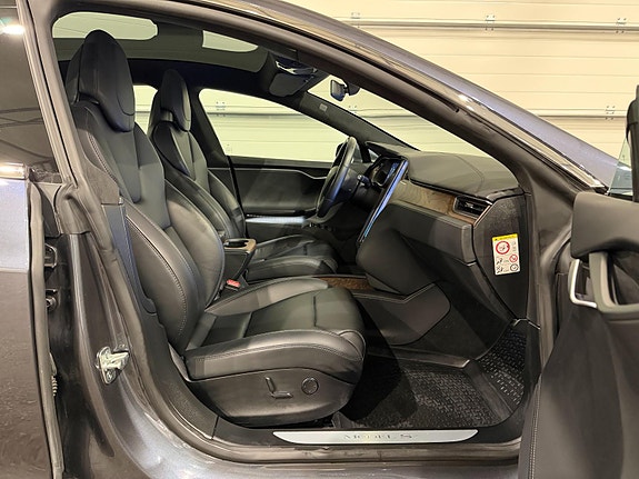 Tesla Model S 9 of 30