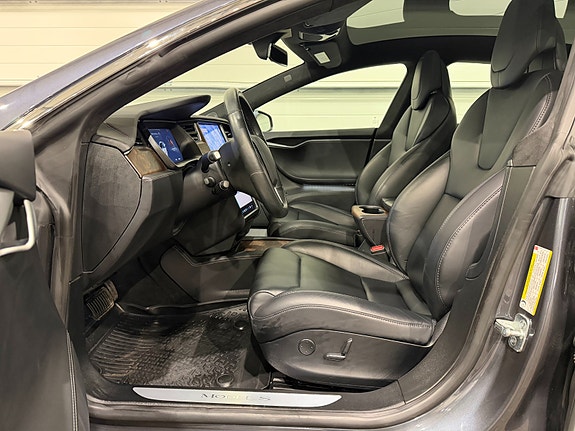 Tesla Model S 8 of 30