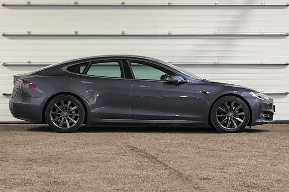 Tesla Model S 2 of 30
