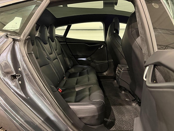 Tesla Model S 10 of 30