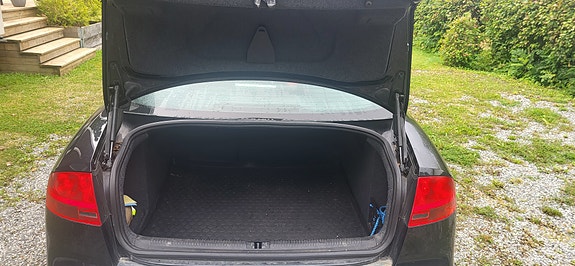 Audi A4 6 of 17