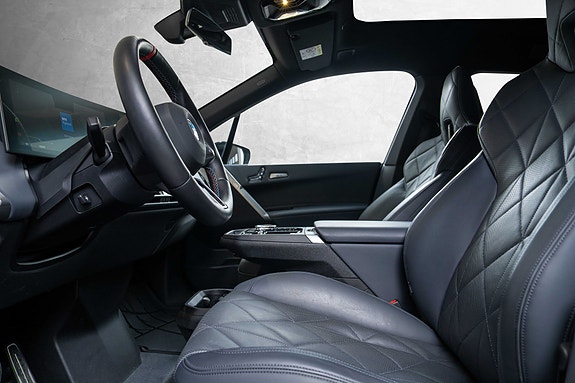 BMW iX 24 of 30