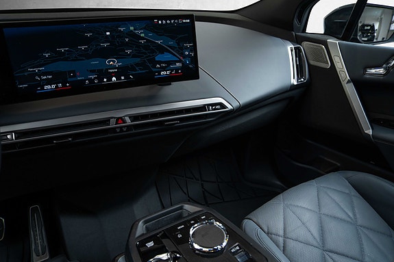 BMW iX 15 of 30