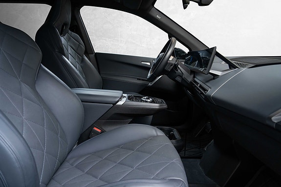BMW iX 29 of 30