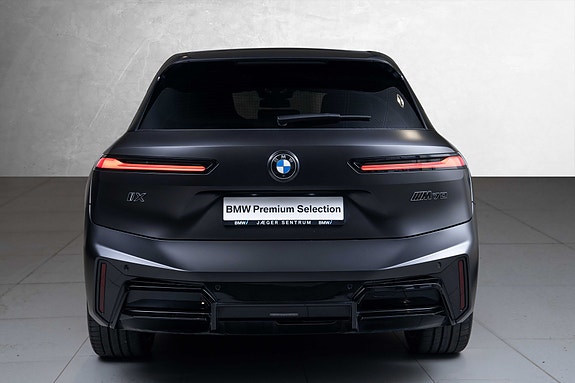 BMW iX 8 of 30