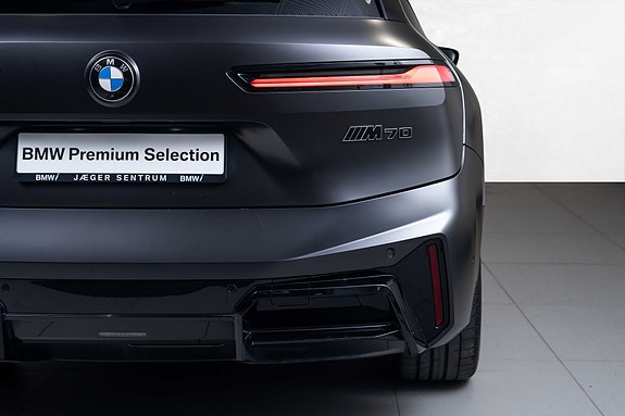 BMW iX 9 of 30