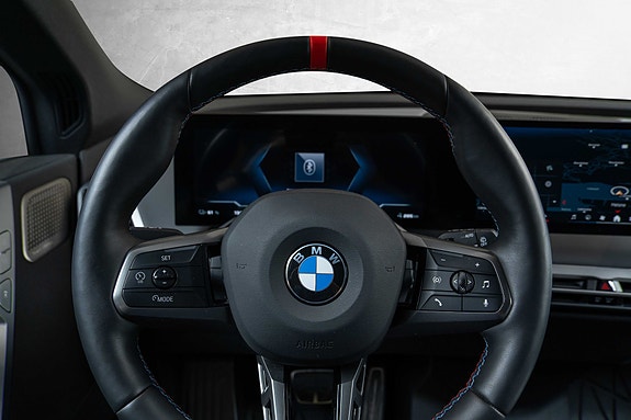 BMW iX 14 of 30