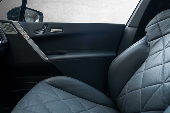 BMW iX 16 of 30